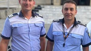 Polițiștii eroi de la Fălticeni. Au resuscitat un tânăr care a făcut infarct în mașină! Cum s-a petrecut tot incidentul
