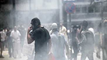 Grecii au redus preturile cu 40% in magazine, pentru ca oamenii sa nu mai protesteze