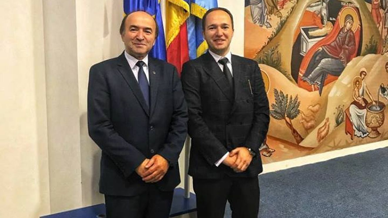 Feciorul cel mare al Ministrului Justiției se însoară la Iași cu o blondă focoasă! Un dezvoltator imobiliar va fi naș de cununie!