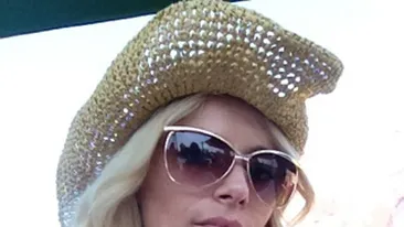 Laura Cosoi e trista si nu se ascunde dupa despartirea de Smiley! Vezi mesajul pe care l-a postat pe blogul ei imediat dupa terminarea relatiei!