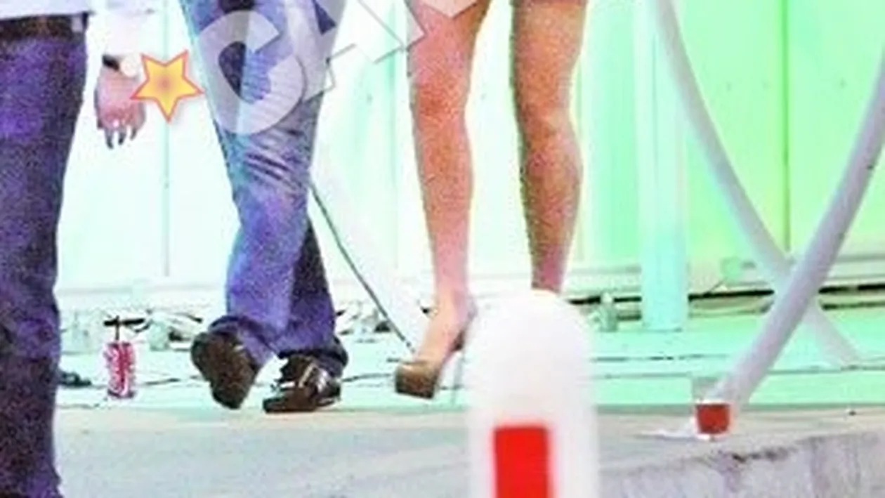 Dupa ce au plecat de la club, Vica si Augustin Draghiceanu s-au sarutat in taxi si au intrat impreuna in complexul hotelier! S-a cuplat cu avocatul care o apara in procesul cu Piti