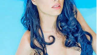 Sorana (ex ASIA) forteaza vara! A pozat provocator in piscina in cel mai sexy costum de baie!