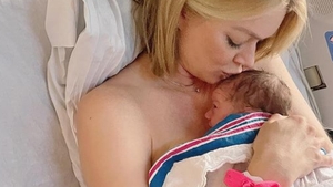 Îngerașul Victoria`s Secret a devenit mămică pentru a doua oară. Lindsay Ellingson a publicat primele fotografii cu noul membru al familiei