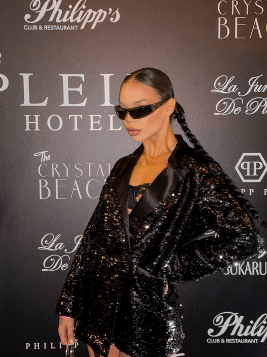 Bettyshor l-a prins în plasă pe „Aquaman”! De data asta a renunțat la trapperi și luptători
