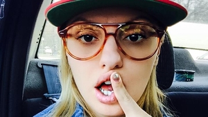 Cea mai tare fotografie făcută de ALEXANDRA STAN. Pe la spate, într-o pereche de pantalonaşi minusculi, şi-a arătat...