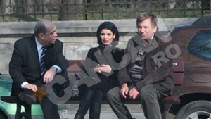 Lavinia Sandru se incrunta cand vede aparatul foto
