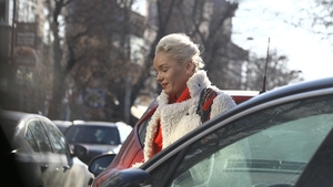 Jeanşi rupţi şi… Maria Constantin a renăscut! Şi-a scos pe Dorobanţi zâmbetul ”a la Marilyn Monroe”