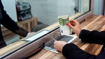 O femeie din Buzău a rămas fără toți banii strânși în străinatate. Cum i-au dispărut 35000 de euro din cont