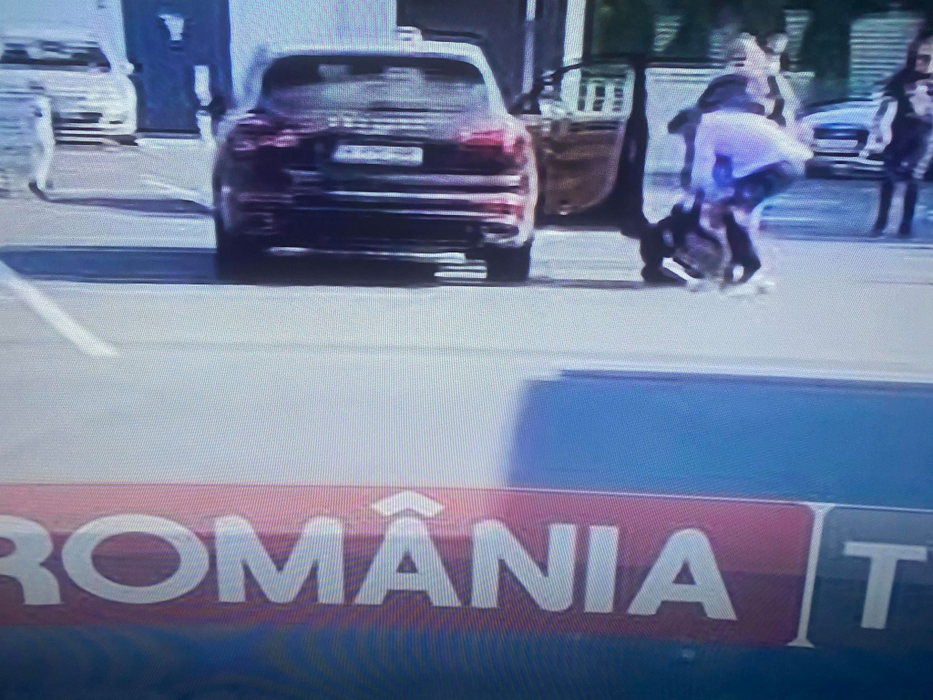 Scene șocante: Brigitte a fost agresată de Pastramă în parcarea unui supermarket