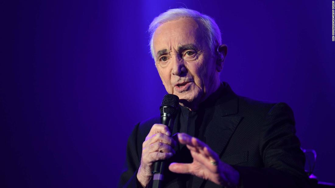 Charles Aznavour a murit în urma unei insuficiențe cardio-respiratorii