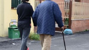 Ce a făcut o badantă moldoveancă, după ce bărbatul pe care îl îngrijea a murit. Familia a dat-o în judecată imediat