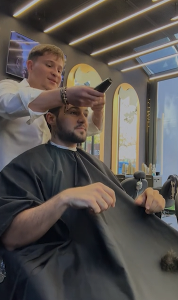 Mario Fresh, gest BIZAR: a mers la hairstylist, a luat mașina de tuns și… Imaginile au fost făcute publice!