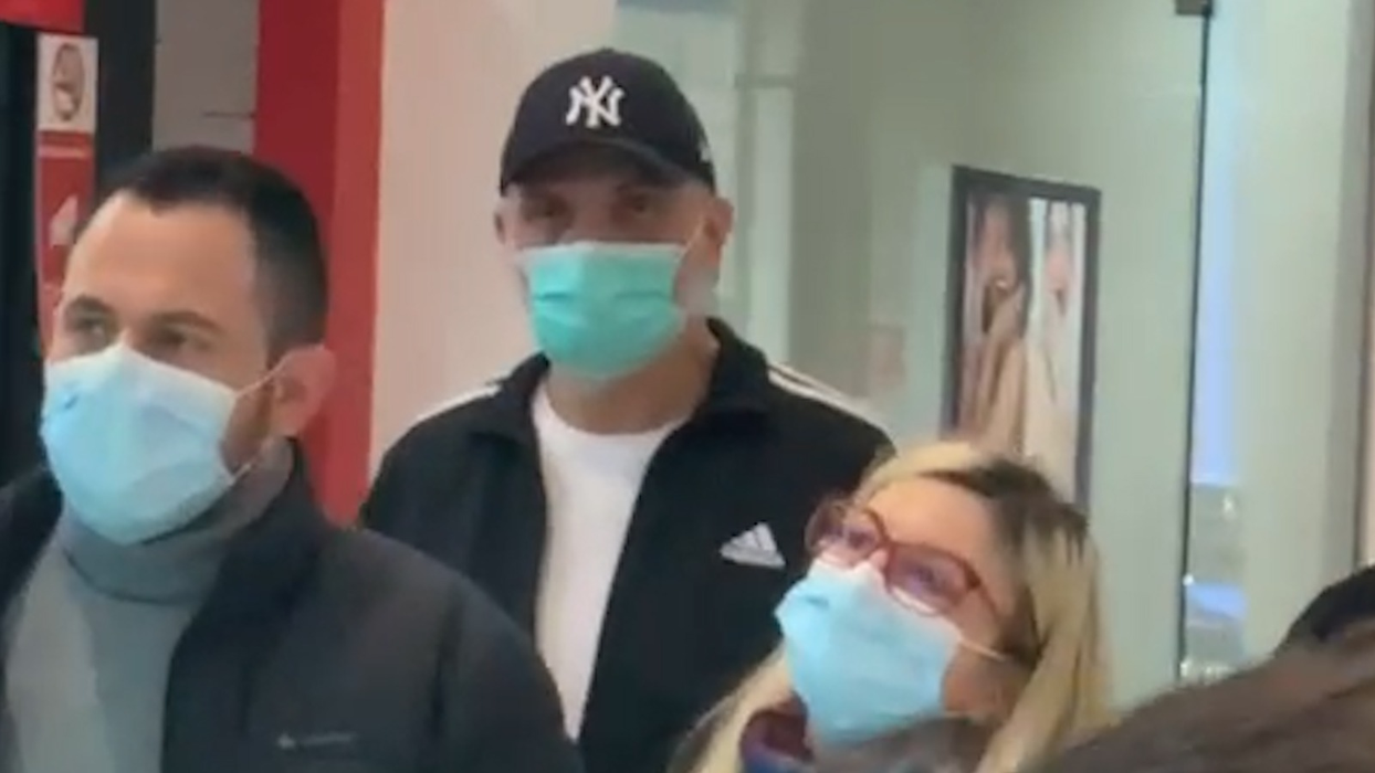 Damian Drăghici, în “febra” shopping-ului de sărbători. Partenera de viață i-a fost tot timpul alături | FOTO + VIDEO