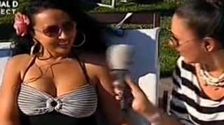 VIDEO Narcisa, fosta iubita a lui Guta, si-a etalat silueta sexy la piscina! Ce zici arata bine?