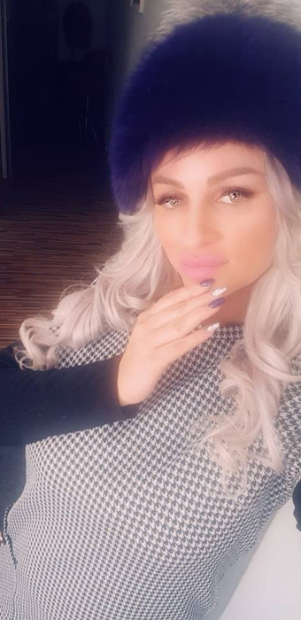 Sânziana Buruiană reacționează, după ce a fost criticată că își alăptează fiica de trei ani