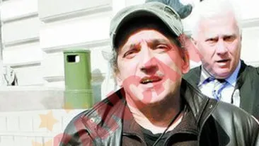 Arlechino da mai putini bani copiilor