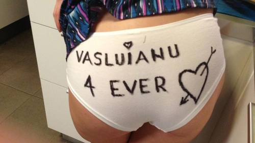 Andi Vasluianu este tratat cu fundul! A primit o declaratie de dragoste pe o pereche de chiloti “moartea pasiunii”