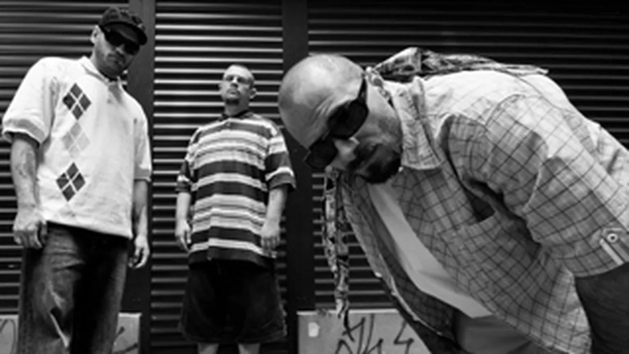 Video super tare! Asculta aici cea mai noua piesa BUG Mafia! Dragos Bucur isi omoara familia in videoclip