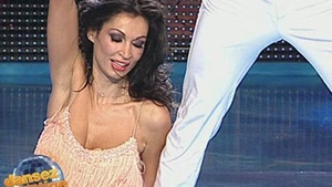 Nicoleta Luciu, tarata pe podea la Dansez pentru Tine! A lasat sa i se vada mai mult decat trebuia!