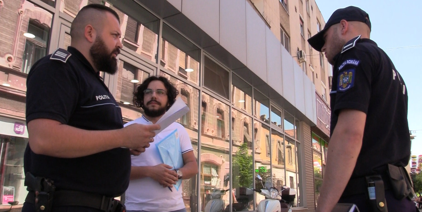 Daniel Gheorghe a chemat poliția, susținând că magazinele care vând icoane cu Arsenie Boca fac contrabandă