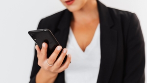 Caz uluitor! Ce a pățit o femeie din Vrancea, după ce a cunoscut un bărbat pe internet și l-a invitat la ea acasă