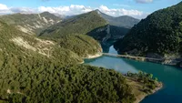 Un lac foarte vizitat de turiști este în pericol. Nivelul apei s-a diminuat considerabil