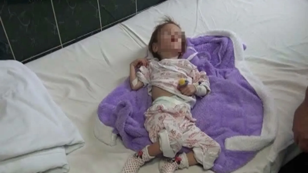 Povestea ei a emoţionat o ţară întreagă în urmă cu trei ani! Cum arată acum fetiţa care a fost hrănită doar cu ceai şi pufuleţi, iar apoi a fost abandonată la spital