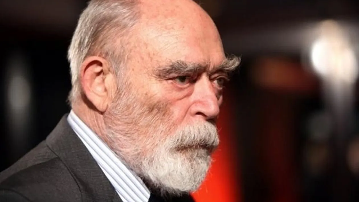 Ultima ieşire în public a lui MIRCEA ALBULESCU! Marele actor s-a dus la spital să moară acompaniat de un cor de claxoane şi înjurături!