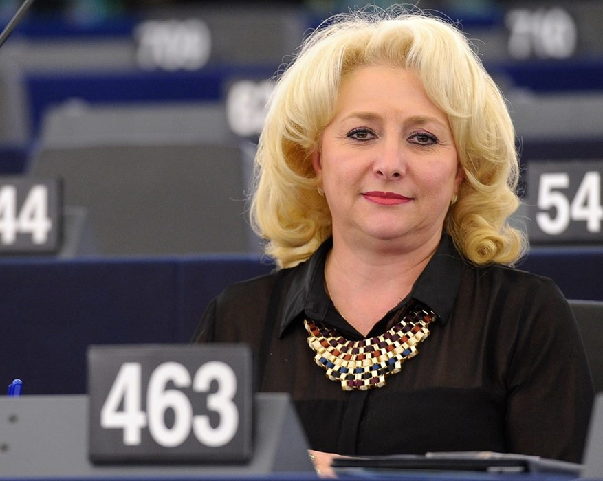 Iulia Albu o face praf pe Viorica Dăncilă, după apariția de la sfințirea Catedralei: “S-a îmbrăcat ca la metrou!”