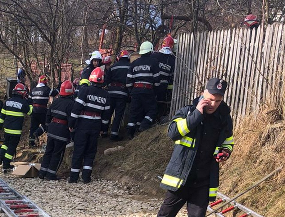 Mobilizare impresionantă pentru salvarea femeii care a căzut în fântână