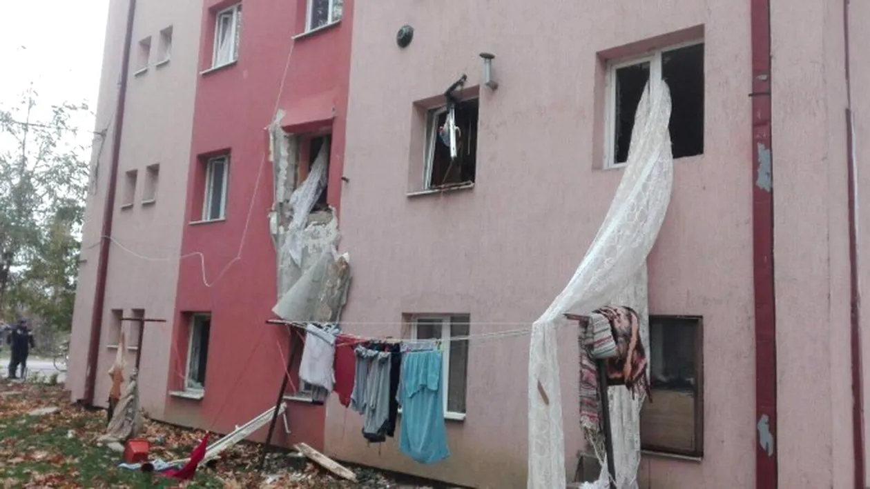 Explozie într-un bloc din Lugoj. 10 apartamente au fost afectate! O persoană a fost rănită grav