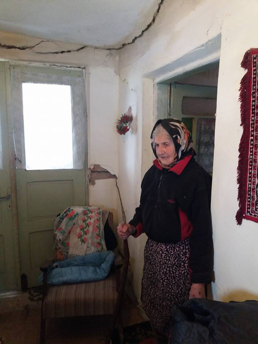Casele din zona afectată nu mai pot fi locuite