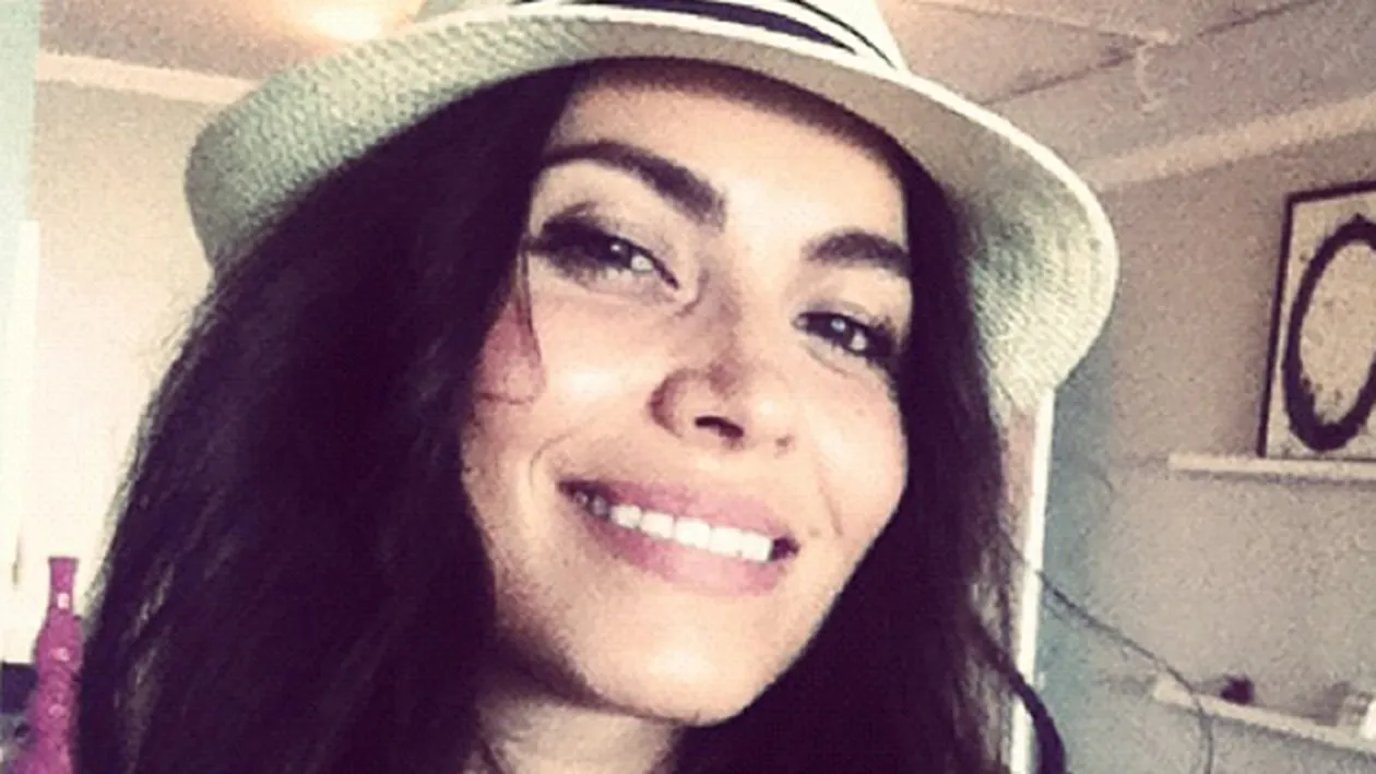 Gest disperat! Lili Sandu, fotografiata in timp ce saruta UN COPIL pe gura. Si nici macar nu este al ei!