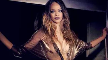 Rihanna a pozat complet goală! Artista s-a lăsat fotografiată în toată splendoarea
