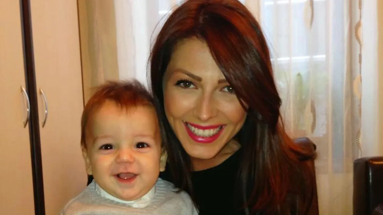 Ce bine îţi stă cu un bebeluş! Ilinca Vandici a pozat în mămică! Nu-i aşa că e adorabilă?