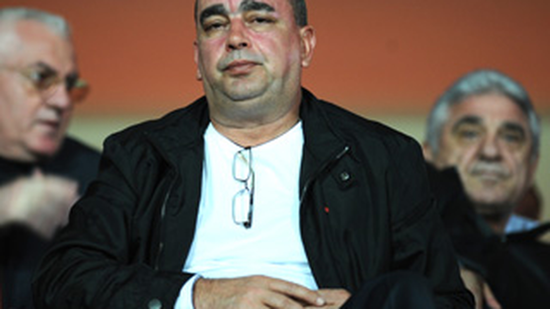 Schimbari dramatice in topul bogatilor! Porcii i-au "mancat" 50 de milioane de euro lui Gheorghe Caruz, Orlando Szasz intra in top la volanul unui Ferrari de 265.000 de euro, iar Dan Diaconescu si Gigi Netoiu au saracit!