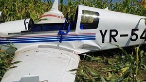 Un avion a aterizat forțat în județul Mureș! În urma incidentului aviatic, un american a fost rănit