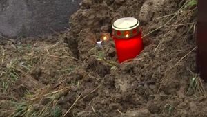 Uluitor! O femeie declarată moartă de COVID s-a întors acasă la 9 zile după înmormântare