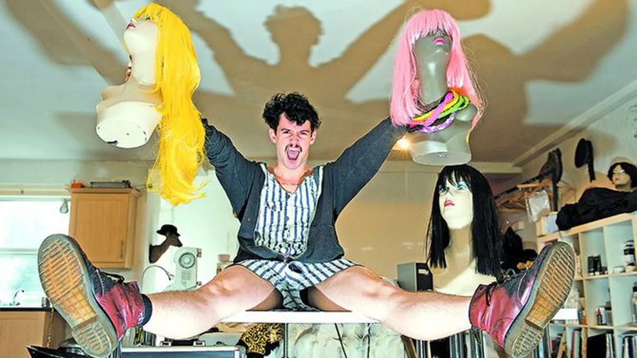 Un frizer francez, consumator de droguri: Parul lui Gaga este de la mine