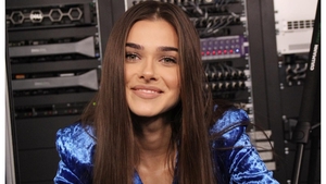 Theo Rose, moment emoţionant pe scenă! Gestul neaşteptat pe care l-a făcut cântăreaţa