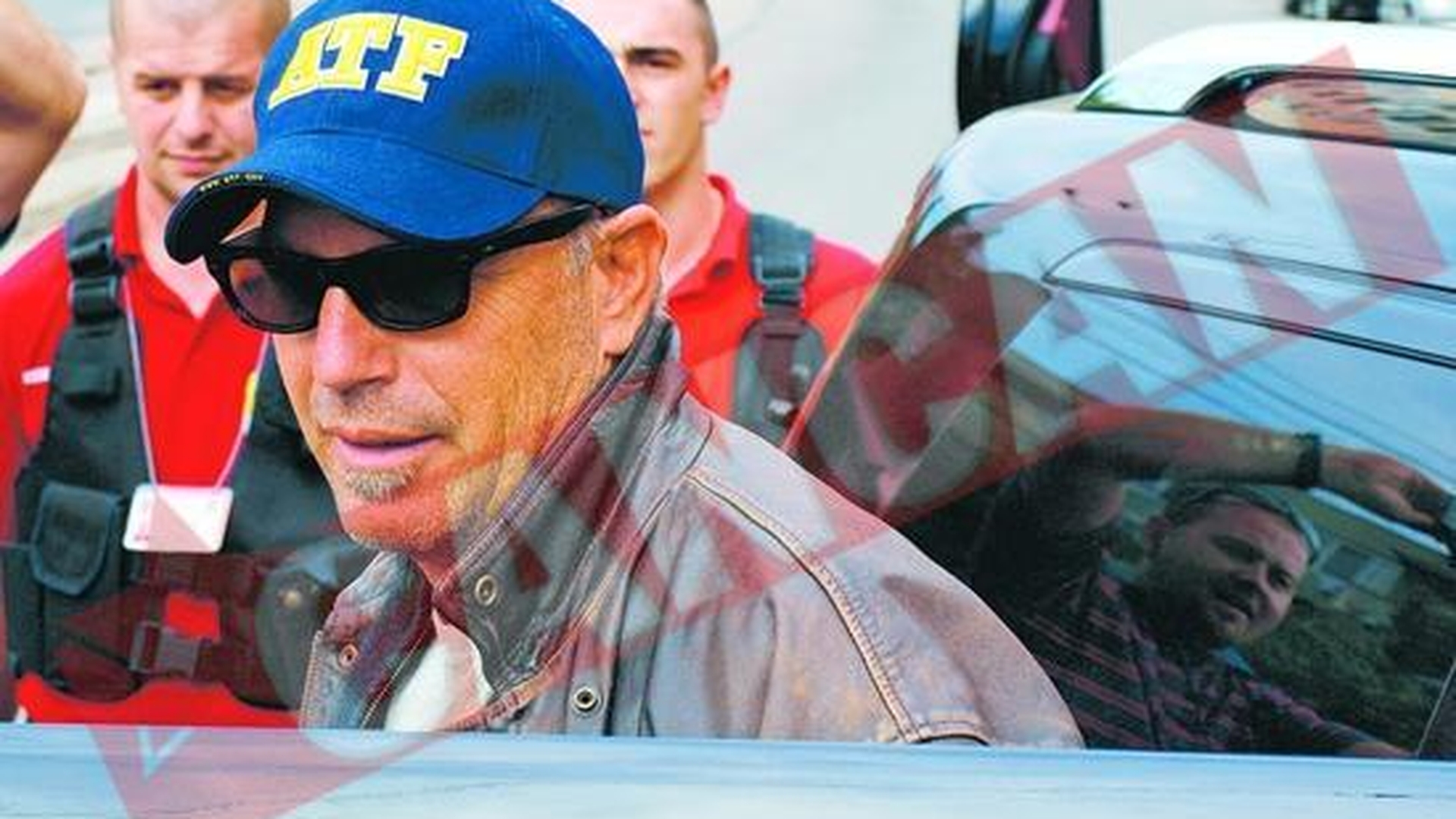 Kevin Costner nu s-a despartit de chitara