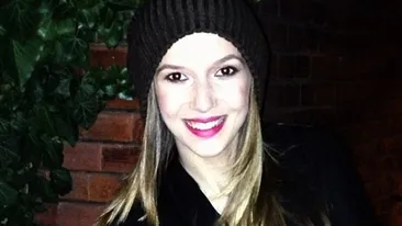 Adela Popescu, nesigura pe ipostaza in care a fost fotografiata: Sunt prea batrana pentru asta?