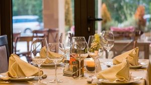 Restaurantele și cinematografele se redeschid de luni în București