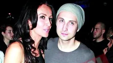 Iubitul Mihaelei isi ia arma