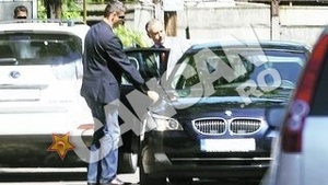 De la vot, direct la biserica. Duminica in familie, cu Geoana si fetele sale