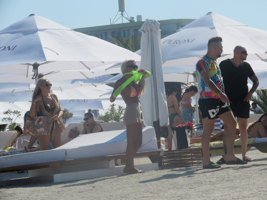 Loredana Chivu face furori pe litoral