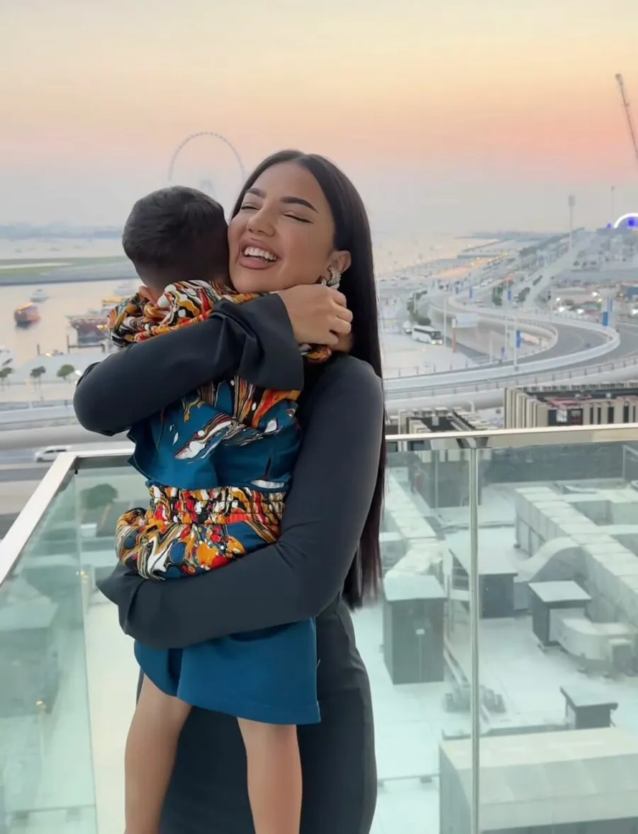 Milan, fiul Larisei Udilă își surprinde părinții zilnic