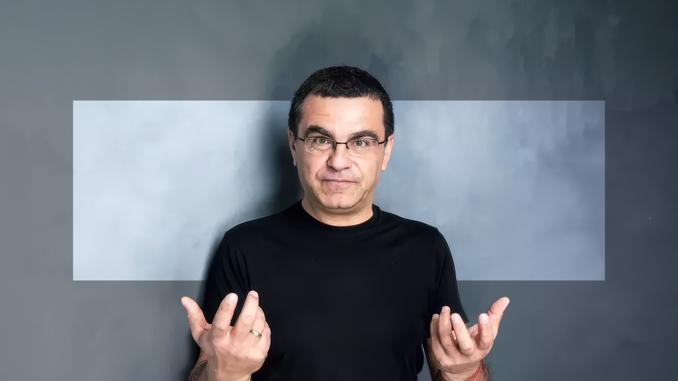 Cine era bruneta focoasă pe care Mihai Mărgineanu o săruta în centrul vechi. Artistul a dezvăluit identitatea misterioasei femei