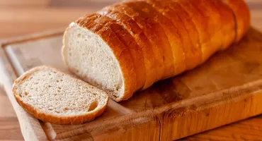 Se scumpește pâinea „săracului” de la 1 august 2025. Cât va costa o banală franzelă