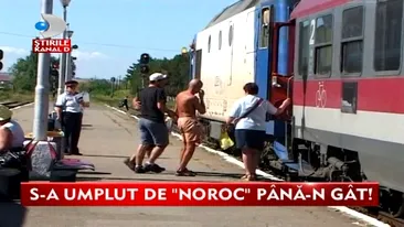 Vezi cum i-a explodat unui barbat WC-ul din tren in fata si l-a umplut de noroc